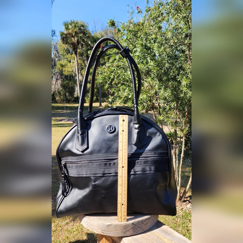 Lululemon Athletica Sleek Baby Bag